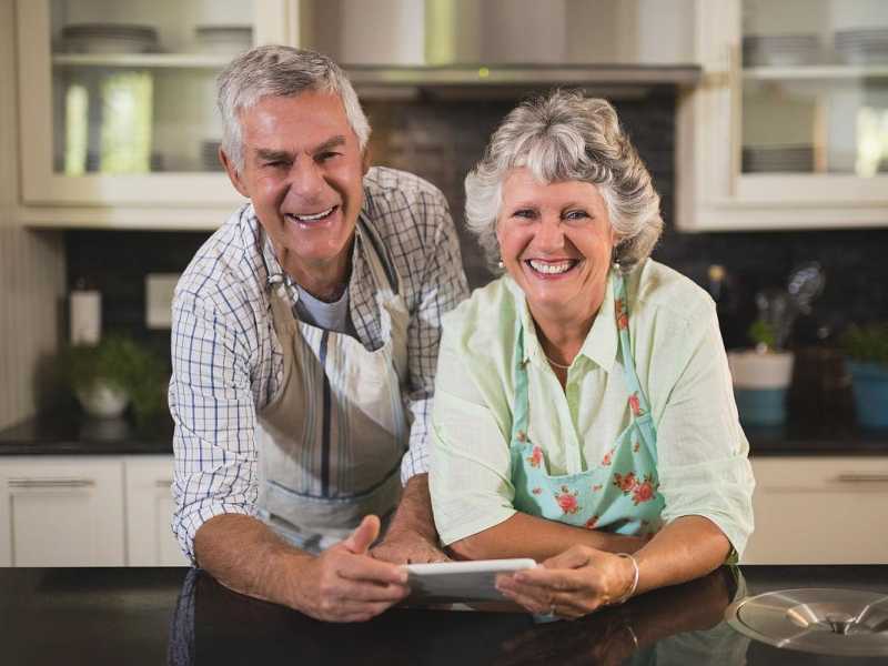 Is PQQ Safe for Long-Term Anti-Aging? B2B Guide to Dosages, Side Effects, and Formulation Synergy